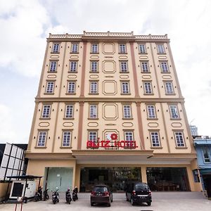 Blitz Hotel Batam Centre